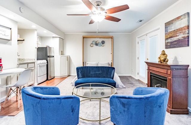 Beautifully renovated CHARMER near N Hills w. pool