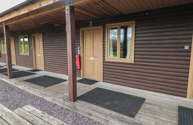 BEECH, country holiday cottage, with a garden in Cowbridge