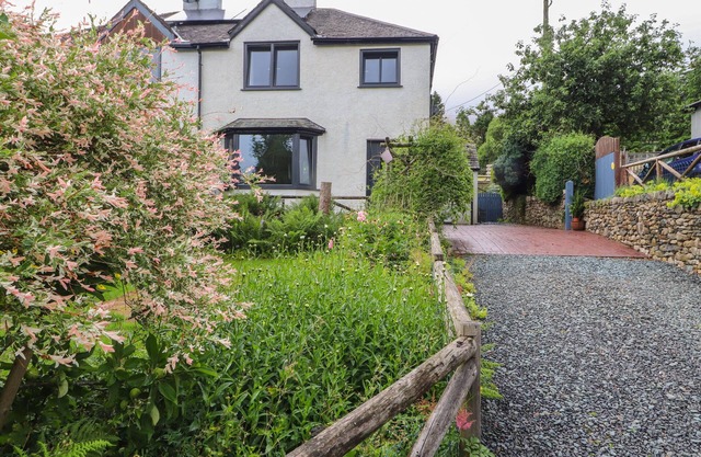 BEECH CROFT, pet friendly, with open fire in Keswick