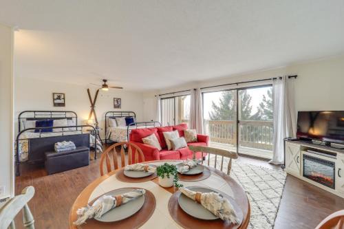 Beech Mtn Studio Less Than 1 Mi to Skiing Bring Your Pet!