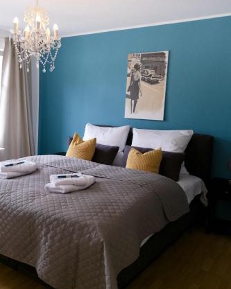 bella casa - Business&Family - 2 Zimmer direkt neben Schloß, Parkplatz, SmartTV, Netflix, Waschmaschine, 24h Checkin, 71qm, Kingsizebett, Hotelbettwäsche