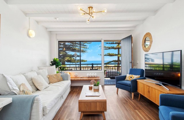Belle Escapes - Waterfront Serenity in Seacliff