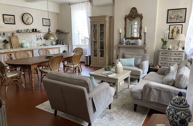 Belle Maison Située Face au Château-musée du Haut de Cagnes