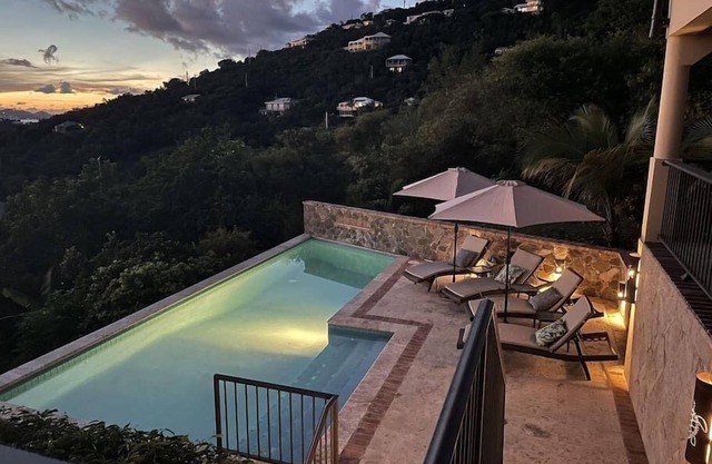 Beneath the Mango Tree: Private Pool, Prime Location, Stunning Sunsets!