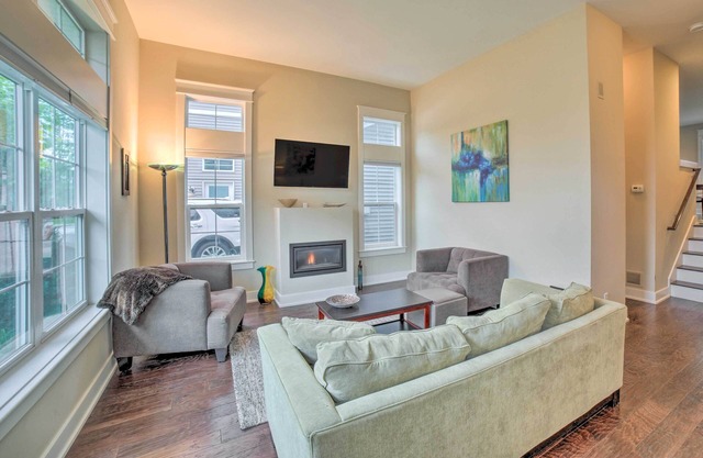 Benton Harbor Townhome w/Golf Course View!