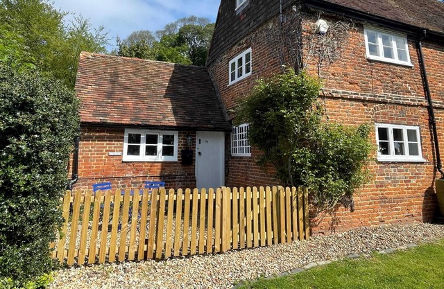 Bere Cottage- secluded cottage near Canterbury
