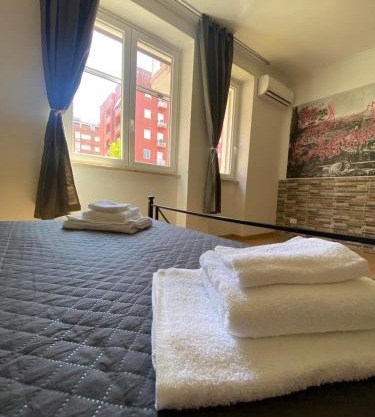 BERNOCCHI ROMA APARTMENT, difronte metropolitana