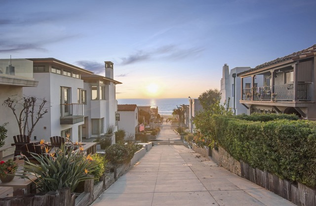 Best Ocean Views In Manhattan Beach. Luxurious Beach Living 7 Houses From Beach