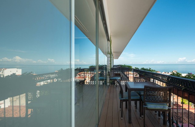 Best Rooftop Romantic Zone 1 Bed 2 bath Ocean View