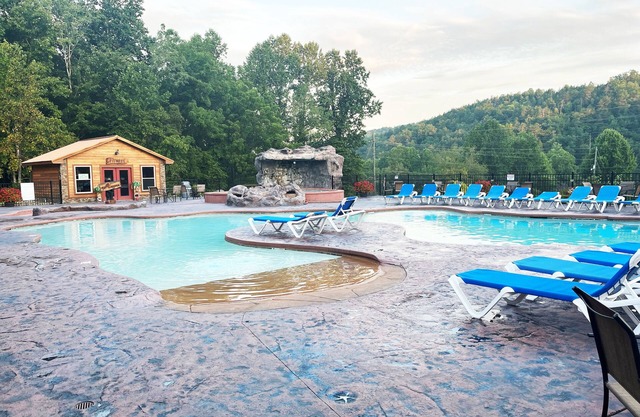 Best Value in Gatlinburg! Hot Tub, Games, Views, Pool, Fire Pit, Pickleball!