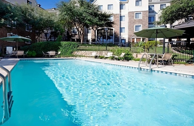 Best Value, Quality Stay! Short Drive to Quarries Park and Northside Lawn!