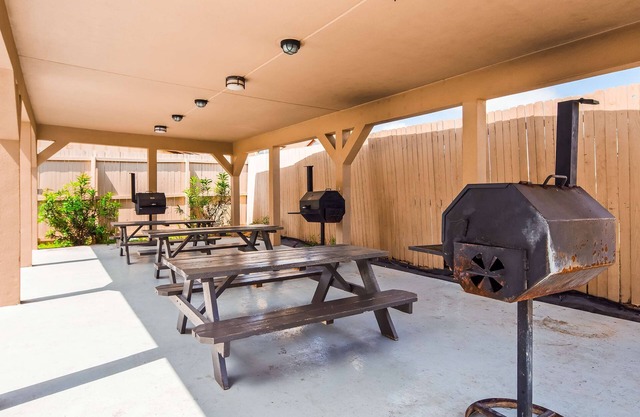 Best Western Plus Carrizo Springs Inn & Suites