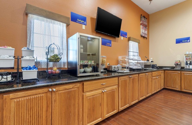 Best Western Windwood Inn & Suites
