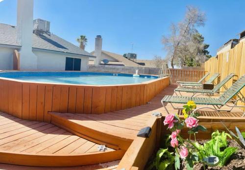BEUTIFUL HOUSE POOL MONTAIN VIEw