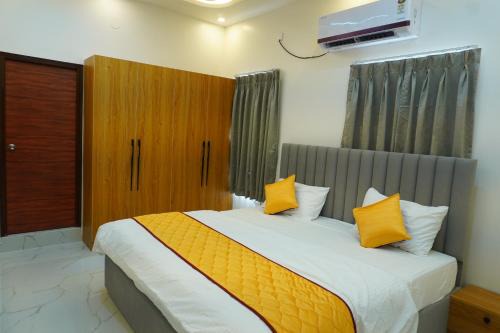 BHARATHI STAYS Ultra luxury rooms 1RK Studio Apartments & 2BHK Apartments