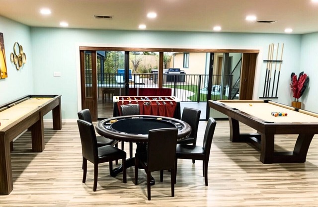 Big Compound | Pool + Hot Tub| Game Room|Sleeps 16