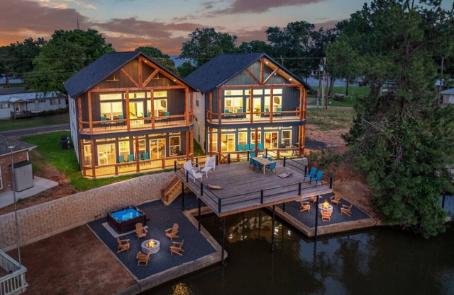 Big Group Retreat on Cedar Creek Canal 36 Guests