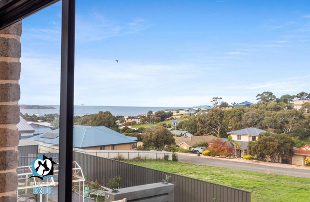Big House with Views and Fab Pop Culture Vibe