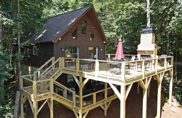 Big Pine - Mountain view, pet friendly, hot tub