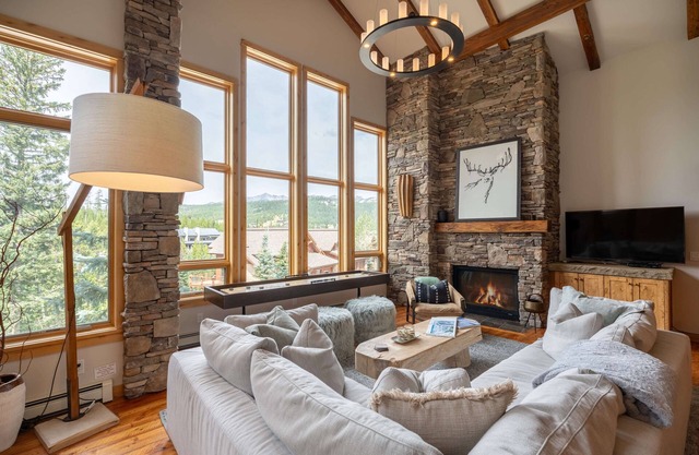 Big Sky Vacation Rentals: Black Eagle 12