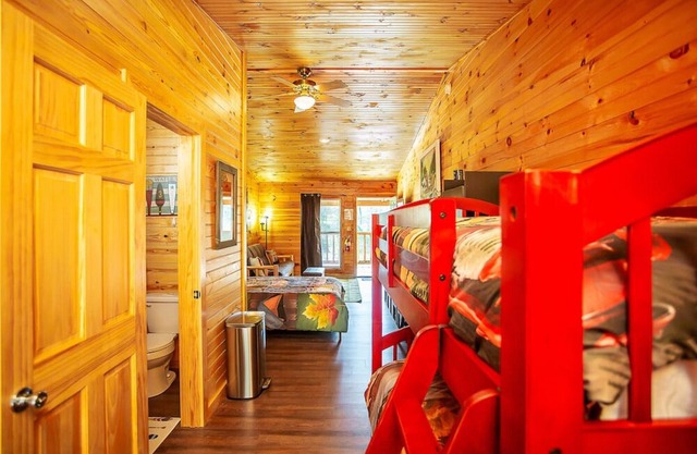 Bigfoot Lodge Room Two - Mountain Getaway