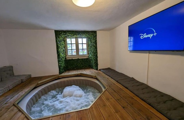 Biggest Portuguese Celebrity 300 years Palace! Pool & Spa, Sintra Center.