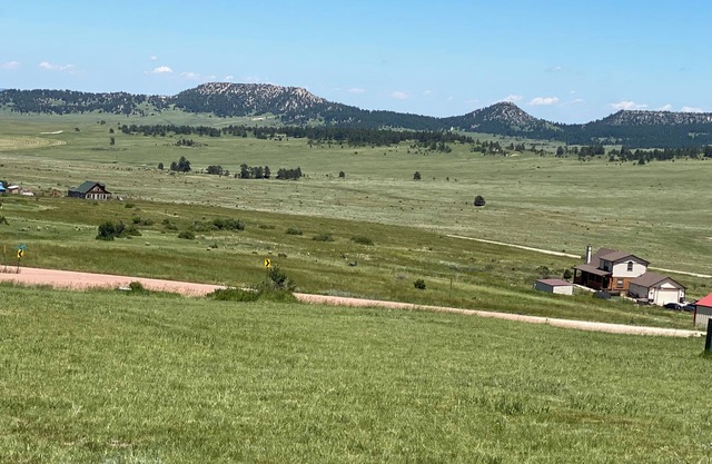 Bijou Basin Tranquility: walk out basement 1 bedroom, 1 bath 5+ acres w/hot tub