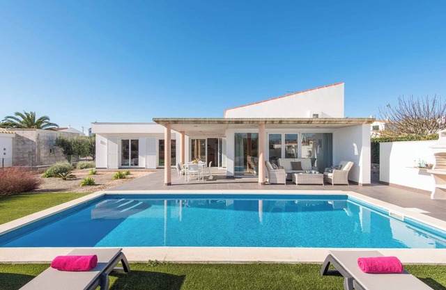 Binirubi - Very Close to the Beach with Private Pool, Table Tennis & Garden