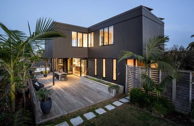Birkenhead Point Beauty - quiet family home with amazing views.