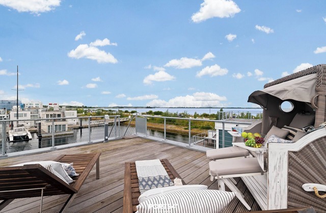 Biscay - houseboat, large terrace, roof terrace, sauna, 3 flat screen TVs