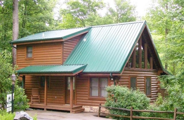 Black Bear Cabin In Gatlinburg-Family Vacations/Romantic Getaway! Owner Operated