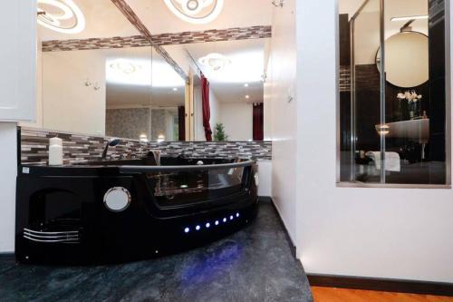 Black Enchanting Jacuzzi Suite Trastevere - Top Collection