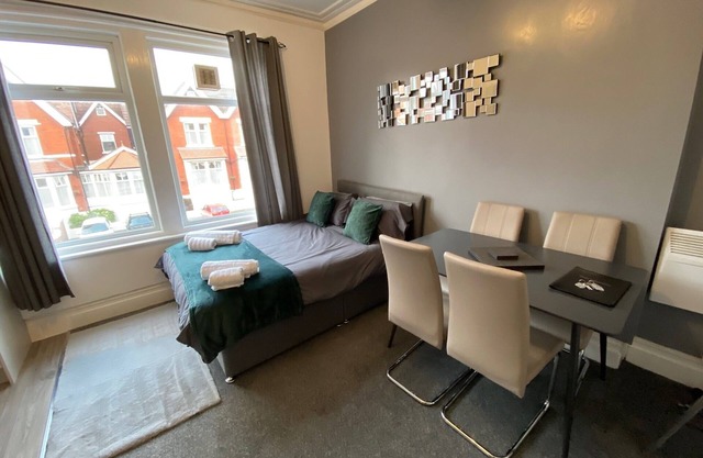 Blackpool Abode - Family room 124 Elite Apartments