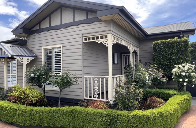 BLACKSMITHS LANE 2 BEDROOMnGorgeous ultra clean 2 Bedroom/2 Bathroom cottage.
