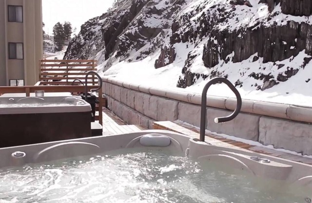 Blackstone Lodge & Suites