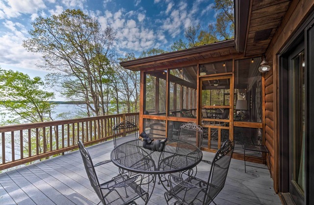 BLESSING BY THE LAKE Lakefront Cabin w/DOCK, Lake View and 2 Master Suites!