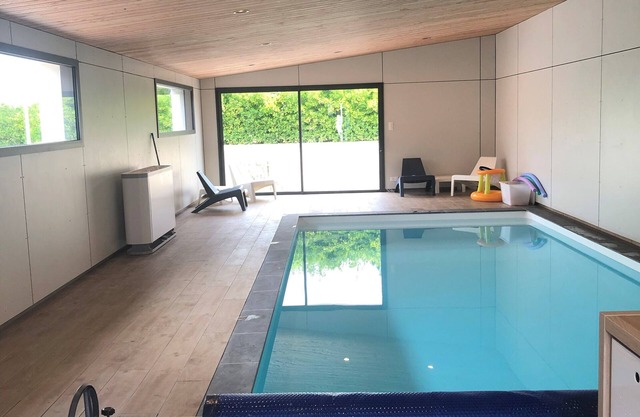 Bleuniou gîte with pool access (6 to 10 people). 2 minutes' walk from the beach.