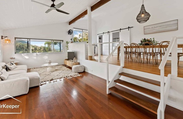 Blissful Beachside Stay / Stanwell Park