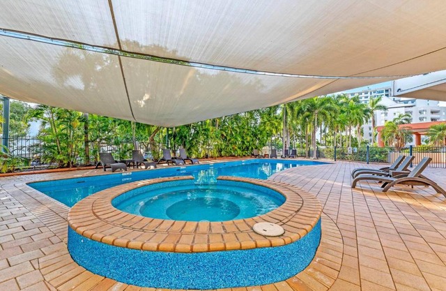 Blissful Waterfront King Studio Steps to Esplanade