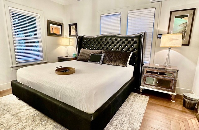 Blossom Haus Retreat: Private, Stylish & Quiet; Farmhouse- LOVE PETS! 30+Nights