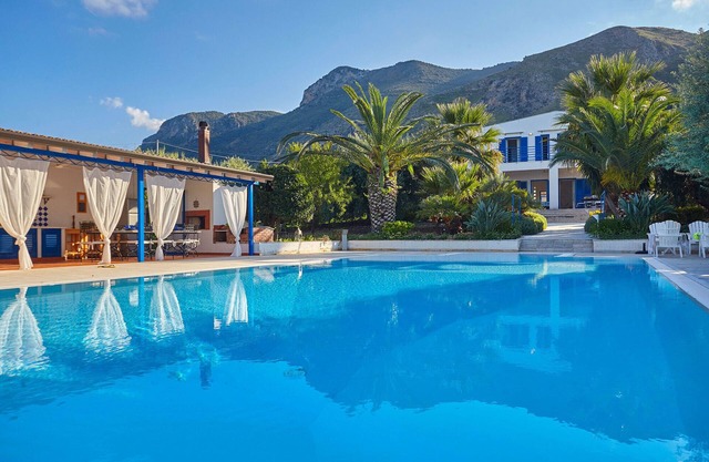 Blue House with pool. Paradise between sky and sea