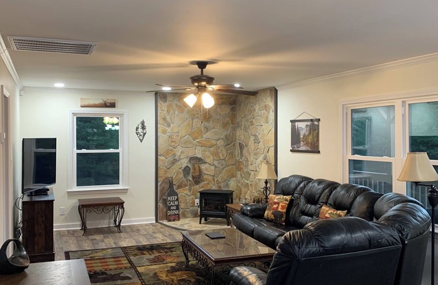 Blue Ridge Mountain Cabin with Stunning Views