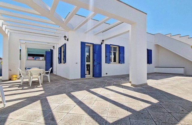 Blue Sky Cottage just a few steps from the beach