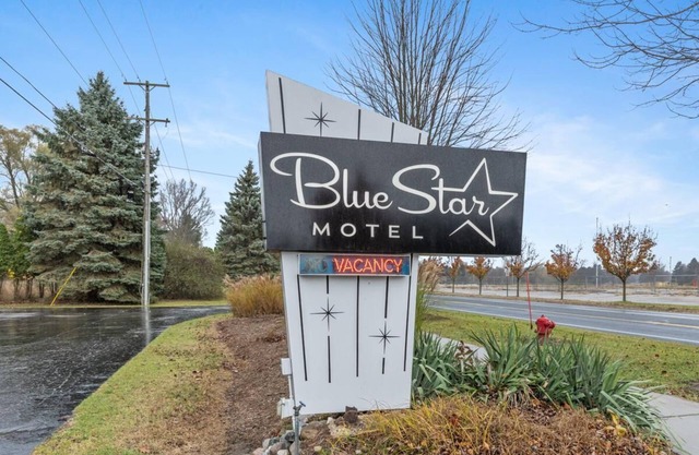 Blue Star Motel #7 - Studio Hotel, Sleeps 2
