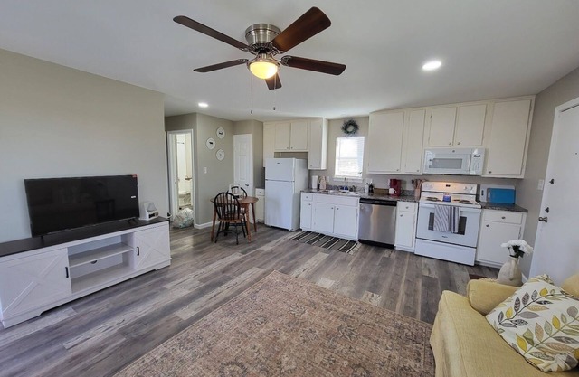 Bluebonnet Cottages by the Lake - Cabin 10
