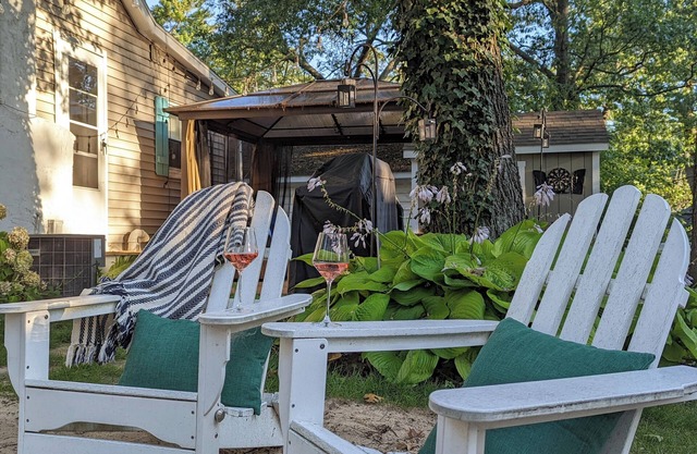 Bluegill Cottage l Fall by the Lake with Fires, Kayaks & Family Time