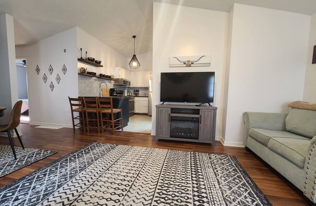 Bluegrass Haven 3BR 2Bathn5 miles to the Horse ParknFamily/pet friendly