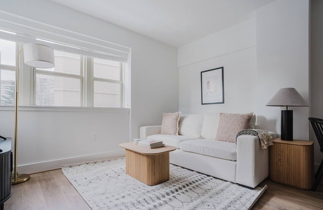 Blueground | Foggy Bottom, rooftop, nr Lincoln Memorial