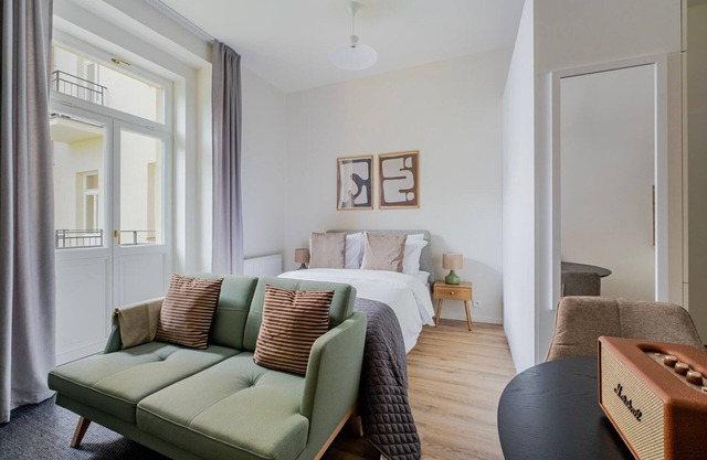 Blueground | Holešovice, balcony, nr Vltava (PRG-61)
