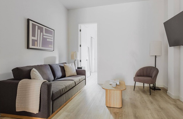 Blueground | Williamsburg 2bd apartment